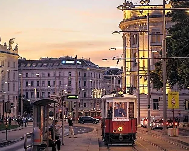 Henri Hotel 4*
