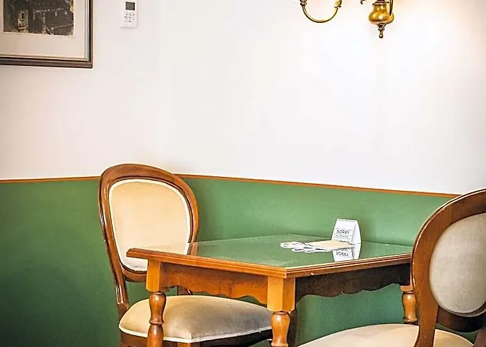Henri Hotel